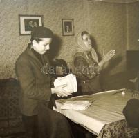 Kartonkép a háború utáni időszakból: Disszidált fiú hazatérése, kartonra ragasztva (30 x 30cm)