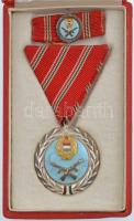 1957. "Szolgálati Érdemérem" zománcozott kitüntetés mellszalagon, miniatűrrel szalagsávon,...