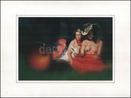 Karl Vock: Nővérek (erotikus felvétel), 1994 körül. Fotó, hátoldalán osztrák országos verseny címkéjén német nyelven feliratozott. Paszpartuban. 19x28,5 cm
