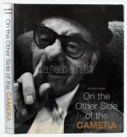 Crane, Arnold: On the Other Side of the Camera. Köln, 1995, Könemann. Gazdag fekete-fehér képanyaggal. Német, angol és francia nyelven. Kiadói egészvászon-kötés, kiadói papír védőborítóban.