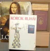 cca 1880-1980 34 darabos vegyes könyvtétel nagyrészt régi könyvekkel: benne régi meséskönyvek (Dzsungel könyve, Mackó úr kalandjai) és több szépirodalmi mű, minikönyvek. Érdemes megnézni!