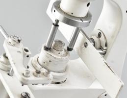 Carl Zeiss Jena dioptriamérő műszer, 1950 körül, sorozatszám: 23968. Korának megfelelő állapotban, m...