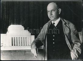 Paul Troost (1878 -1934) német építész, Adolf Hitler kedvenc építészének fotója, a hátoldalon feliratozva, 13x18 cm