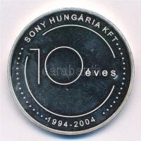 2004. "10 éves a Sony Hungária Kft. 1994-2004 / Sony. Önnel bármire képes" jelzett Ag emlé...