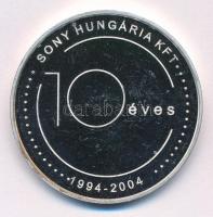 2004. 10 éves a Sony Hungária Kft. 1994-2004 / Sony. Önnel bármire képes jelzett Ag emlékérem (31,59g/0.999/42,5mm) T:1 (eredetileg PP) fo., patina