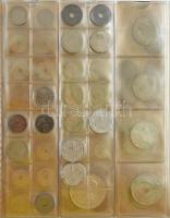 Műbőr érme berakóba rendezett vegyes korona, pengő, forint fillér és forint érmetétel (~106db) + 189...