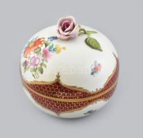 Herendi virágmintás porcelán bonbonier, kézzel festett, jelzett rózsán apró lepattanás, minimális kopásnyomokkal. d: 11,5 cm