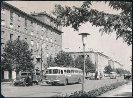 cca 1962 Dunaújváros, Vasmű út, buszok, TEFU teherautó, sarokhiánnyal, 15x21 cm