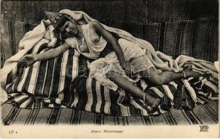 Jeune Mauresque / half-naked Moorish woman