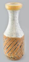Gorka Lívia (1925 - 2011): Váza. Korongozott és kézzel formázott kerámia. Okker, fekete és fehér mázakkal. Jelzett: fehér mázzal Gorka Lívia. 1970 körül. m: 31cm