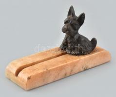 Kutyás névjegytartó, bronz, márvány talpon, kopásnyomokkal, m: 8 cm