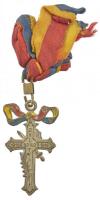 Románia DN Hősök kultuszának jelvénye 1916-1919 részben festett fém jelvény szalaggal T:2- Romania ND The Cult of Heroes 1916-1919 partially painted metal badge with ribbon C:VF