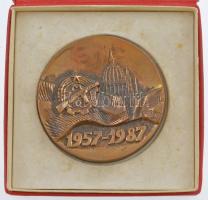 1987. "Hűség a néphez, hűség a párthoz" kétoldalas Br Munkásőr plakett dísztokban (70mm) T...