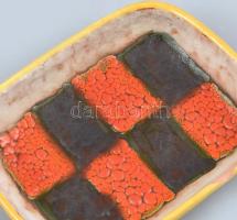 B. Várdeák Ildikó (1929-2013): Retró tálka, mázas kerámia , jelzett,, sérült, 13,5x11 cm