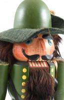 Diótörő katona, fa, részben kézzel festett, kopásnyomokkal, m: 37 cm