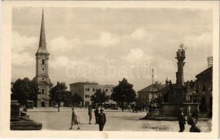 Érsekújvár, Nové Zámky; Fő tér, Szentháromság szobor, templom, Népbank részvénytársaság, autóbusz / main square, Trinity statue, bank, bus