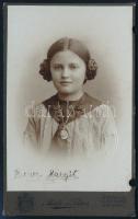 cca 1910 Kislány portréja, keményhátú fotó Matz és Társa műterméből, vizitkártya, 10,5x6,5 cm