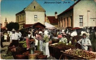 Máramarossziget, Sighetu Marmatiei; Piac tér árusokkal. Wizner és Dávid 1916/20. / market with vendors (EK)