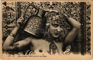 1925 Jeune femme Kabyle parée de ses bijoux / half-naked Kabyle woman with jewelry (EK)