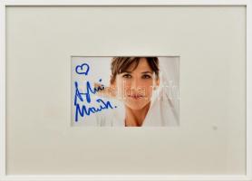 Sophie Marceau (1966- ) francia színésznő, rendező autográf aláírása őt ábrázoló fotón, üvegezett keretben / Autograph signature of Sophie Marceau (1966- ) French actress, director, in glazed frame