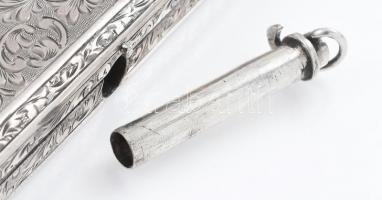 Ezüst (Ag) barokk vésett, pudrié, rúzs tartóval, jelzés nélkül, bruttó: 122,4g, 9x4,5cm