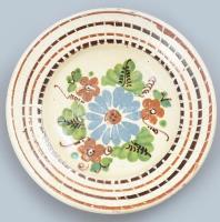 Régi népi virágmintás tányér, kézzel festett mázas cserép, korának megfelelő állapotban, d: 20 cm
