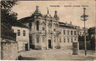 1918 Veszprém, Irgalmas nővérek intézete, Lakatos mester üzlete (EK)