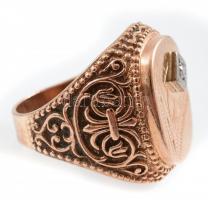 Arany (Au/14k) brilles (cca. 0,05 ct) pecsétgyűrű, jelzett, m: 62, bruttó: 11,24g