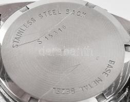 Piros LED digitális férfi karóra, fém szíjjal, működik, hátoldalán karcokkal. d: 35mm