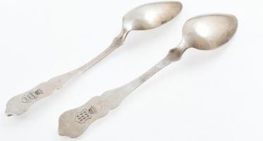 2 db ezüst (Ag) antik teáskanál bárói (Baratta Dragono család címere) címerrel. Jelzett (Bécs, 1858)...