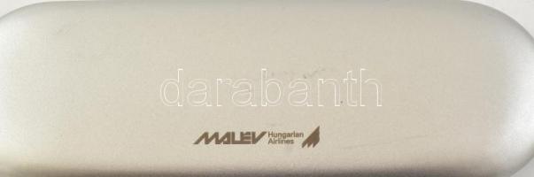 Malév relikviák: golflabda, bőr irattartó, tollak, névjegytartó