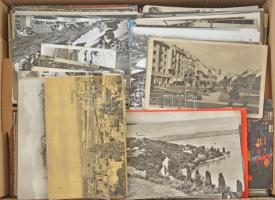 Egy nagy doboz MODERN város és motívum képeslap / A bog box of modern town-view and motive postcards