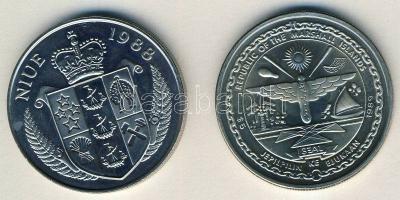 Marshall-szigetek 1989. 5$ "Első ember a Holdon" T:BU + Niue 1988. 5$ "Steffi Graf" T:BU