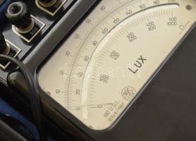 EMKSz Bp. 180 és 121 ÜDL típusú fénymérő készülékek, 1960-as évek, eredeti tokjukban, 22x20x10 cm és...