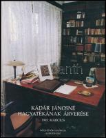 1993 Kádár Jánosné hagyatékának árverése. Árverési katalógus. Bp., 1993, Műgyűjtők Galériája Aukciós Ház. Színes képekkel illusztrált. Benne Szőnyi István, Egry József, Rippl-Rónai József, Czóbel Béla, Picasso és mások műveinek reprodukcióival. Kiadói papírkötés.