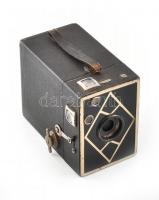 Box fényképezőgép, márkajelzés nélkül, kopásnyomokkal, 13x10x7 cm