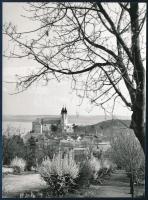 1964 Tavasz Tihanyban, Járai Rudolf eredeti fotója, hátoldalon pecséttel jelzett, 12×8,5 cm