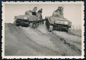 1938 A magyar fejlesztésű Toldi harckocsik tesztgyakorlaton, fotó, 6×8,5 cm