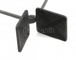 Régi kovácsoltvas ostyasütő, 1920 körül, h: 48 cm