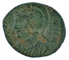 Római Birodalom / Róma / I. Constantinus 330-333. AE Follis Br (2,03g) T:2- Roman Empire / Rome / Constantine I 330-333. AE Follis Br "VRBS ROMA - R wreath Q" (2,03g) C:VF RIC VII Rome 354