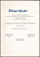 1982 Bányai Nándor, a Kispest-Honvéd Örökös Bajnoka, diplomája és hozzá 3 db régebbi és újabb Honvéd zászló.