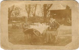 1916 Újvidék, Novi Sad; katona és szerelme a vendéglő kertjében / K.u.k. soldiers with his lover in the restaurants garden. photo (b)