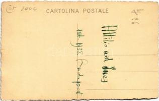 1938 Budapest, amerikai katona (?) zászlókkal. photo