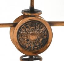 Szabó Gyula (?-): Retró iparművész réz gyertyatartók, 2 db. Jelzett, kisebb kopásnyomokkal, az egyik...