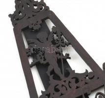 Díszes, puttós kitámasztható fa állvány, 31,5x16 cm