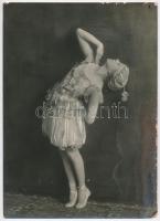Kankovszky Ervin (1884-1945): Táncosnő, pecséttel jelzett fotó ázásnyomokkal, 22×16 cm