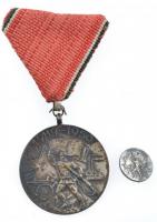 1959. Tanácsköztársasági Emlékérem ezüstözött bronz kitüntetés, mellszalaggal, miniatűrrel, eredeti tokban T:1- NMK.: 701.