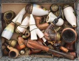 Óriási antik pipagyűjtemény tétel: tajtékpipák, porcelán pipák, cserép és gyökér pipák, vegyes állap...