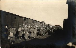 Osztrák-magyar katonák egy vasútállomáson / WWI Austro-Hungarian K.u.K. military, soldiers at a railway station. photo