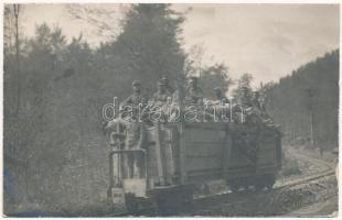 K.u.K. Inftrgt. No. 82. / Osztrák-magyar katonák hajtányon / WWI Austro-Hungarian K.u.K. military, soldiers with handcar. photo (kis szakadás / small tear)